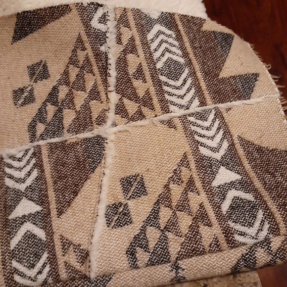 Vast with fur inside - Picture 6 of 8